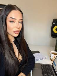 Evangeline Davies's Instagram, Twitter & Facebook