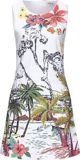 Wonderfully soft and absorbent, the vibrant bath robe uses a colorful floral design in circular motifs to keep you fashionable after your shower or bath. Robes Desigual Toutes Les Tendances 2021 Stylight