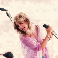 From an early age, she showed a love and aptitude for music, singing country and western duets with her grandfather when she was 4 years old. Stevie Nicks Chain On Twitter Sunflowers Your Face Fascinate Me You Go Into The Dusty Pink Day Longdistancewinner Lyrics Stevienicks Buckinghamnicks Sunflowers Face Fascinate Dusty Pink Tiedye 70s Fleetwoodmac Https T Co