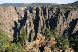 This western colorado national park's main feature is the black canyon and the river that cuts through it, but it is also home to an amazing array of flora and fauna such as gunnison point overlook is located directly behind the black canyon of the gunnison national park visitor center. Grand Mesa National Forest Brennis Reisewelt
