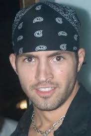 Kris Slater's Instagram, Twitter & Facebook