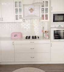 Esra 39 S Nostalgic Breezes With The Interior Of The Opening Heart Of The House White Kitchen American Kitchen Country House Decor