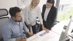 Nous continuerons de rechercher des offres d'emploi correspondant à vos critères et vous les enverrons par email. Career Westwing