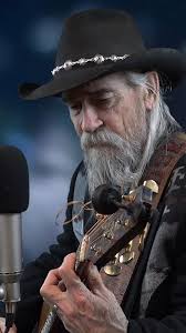 Mose McCormack sings A Showman's life♥️🎸