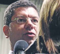 Il Pd “scarica” Barile