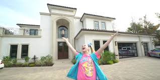 Jojo siwa videos (house tour!! Jojo Siwa Inside The Rise Of Child Pop Icon And Dance Moms Star