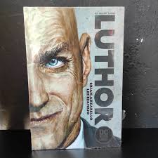 Luthor Escritor: Brian Azzarello $409 Superman ha sido llamado de muchas  maneras desde que apareció por primera vez en los cielos de Metrópolis: el  Hombre de Acero, el héroe más grande del