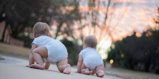 Die meisten babys beginnen zwischen dem sechsten und zehnten lebensmonat. So Lernen Babys Krabbeln Stillkinder De