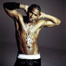 Kelly wegen sexuellen missbrauchs angeklagt. R Kelly 1 5 Laut De Foto