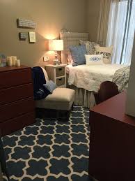 After just finishing off my sophomore year at college, i like to i printed so many photos of my friends and i from home to decorate my dorm! Outstanding Design Ideas Smooth Rug Wooden Flooring Single Single Room Decorating Ideas Wasedajp Com