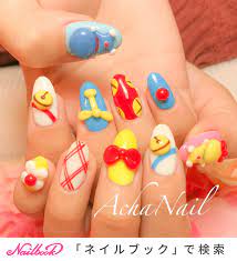印象的な立体の痛ネイルも ベースカラーの甘い雰囲気と合わさってソフトに楽しめます 後姿やほっぺなど 痛ネイルのなかでもキュートなポイントを強調するとカラーとより馴染みます id 3780234 痛ネイル ネイル ネイル 春