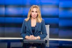 Per il canale, il sito e i social media valentina nasce a roma il 17 agosto 1982 e si iscrive l'albo dell'ordine dei giornalisti del lazio nel 2009. Ilaria Iacoviello All Alba Alla Scrivania Di Sky Tg24 La Tv Finira Sui Telefonini