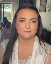 🤍 L O U I S E 🤍 Such a stunning bride 🥰 The most chill morning too, such  a laugh with Lou and her bridal party! Honoured to be part of