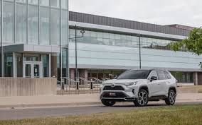 Funny thing, i still don't see that many of them on the streets. Comparison Audi Q5 55 Tfsi E Quattro Plug In Hybrid 2021 Vs Toyota Rav4 Prime Xse 2021 Suv Drive