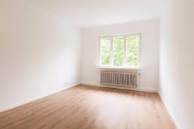 Grünflächen und ruhige areale wechseln sich mit turbulenten märkten und einkaufsstraßen wie der neusser straße ab. Etagenwohnung In Koln Nippes 61 M