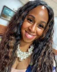 Lindsey Compton's Instagram, Twitter & Facebook