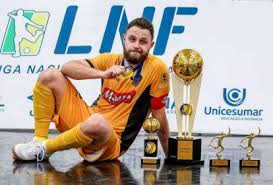 Ex-capitão da seleção brasileira de futsal e campeão mundial se aposenta