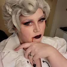 So I work the hookah lounge at bristol Renaissance faire and I'm just gonna  put this here. Cool morning Good morning hookah I want to live playing