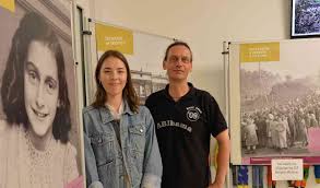 E gesamtschule velbert beachten sie bitte auch den linienverkehr weitere infos unter 0180 6 504030 (festnetz 0,20 €/anruf; Velbert Gesamtschule Wurdigt Anne Frank