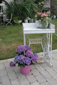 Tisch Beistelltisch Shabby Chic Fruhlingsgarten Gartendesign Ideen Terasse Dekorieren