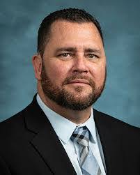 Eric Arnott's Instagram, Twitter & Facebook