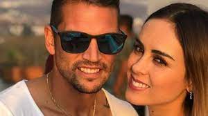 Maura has been found in 6 states including california, texas, florida, massachusetts, new york, and 1 others. De Blanco De Nuevo Maura Rivera Y Mark Gonzalez Sorprenden A Sus Seguidores Con Intima Noticia