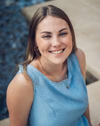 The time is coming folks… senior portraits! DM me to book a session for  this spring ✨