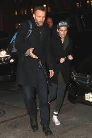 Want to become a bodyguard? Kristen Stewart And Bodyguard Photos Hollywood S Hottest Bodyguards Bodyguard Celebrities Kristen Stewart