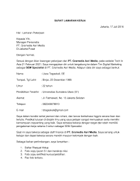 Surat lamaran kerja juga bisa dikatakan sebagai surat yang dibuat seseorang yang memerlukan pekerjaan untuk pemimpin perusahaan yang dapat memberinya pekerjaan maupun jabatan. 30 Contoh Surat Lamaran Kerja Yang Benar Template Gratis