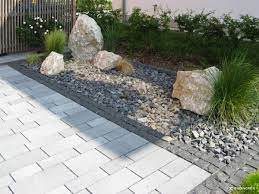 Vorgarten | garten ideen gestaltung vorgarten … Pflegeleichter Vorgarten Mit Grossen Steinen Und Grasern Rheingrun