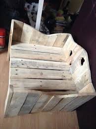 That way, the dog doesn't have to lie down straight down on the hard wood. Diy Pallet Dog Bed Cat Bed Pallet Furniture Plans