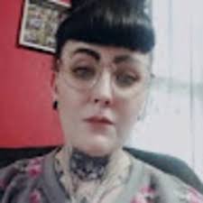 Candice Yates's Instagram, Twitter & Facebook