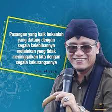 Tidak ada yang lebih dekat dari obrolan sederhana antara sepi dan kopi. 40 Kata Kata Bijak Gus Miftah Tentang Kehidupan Penuh Makna Brilio Net Line Today