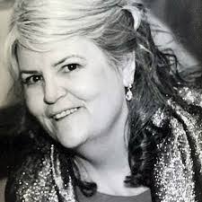 Lynn Arnett's Instagram, Twitter & Facebook