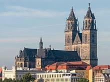 Die tage werden länger, die temperaturen höher und die hosen kürzer. Magdeburg Wikipedia