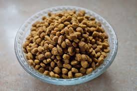 What Foods To Avoid For Pets With Struvite Crystals In Their Urine Ehow Dog Food Recipes Diy Cat Food Food