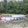 Air yang mengalir di air terjun ini cukup keruh jika dilihat dari dekat dengan warnanya yang kecoklatan. 1