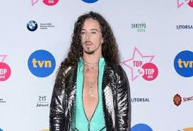 Michał szpak to nietypowa postać polskiej sceny muzycznej. Michal Szpak W Krotkich Wlosach Jest Nie Do Poznania Na Zdjeciu Ciezko Go Poznac