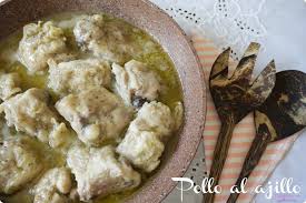 Hoy voy a compartir una receta clásica de la cocina española esta vez la vamos a acompañar con uno de los ingredientes más versátiles el champiñón probarla os encantará. Pollo Al Ajillo Receta Tradicional De Pollo Al Ajillo Muy Facil