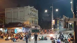 9 & 10,, block 16, kcld, jalan tun jugah, 93350 kuching, sarawak. Aliansi Rakyat Bergerak Bertahan Di Simpang Tiga Gejayan Tolak Pengesahan Ruu Cipta Kerja Tribun Jogja