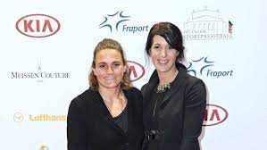 German goalkeeper nadine angerer came out on top in the voting for the best player in women's football at the fifa ballon d'or. Nadine Angerer Das Ist Ihre Hubsche Frau Magdalena