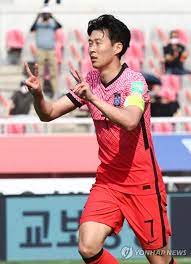 스리랑카 축구 대표팀 알라기치 감독 (61)의 화상 기자회견 모습. M0uk9giivm4gfm
