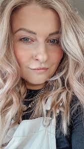 Erin Hackenberg's Instagram, Twitter & Facebook