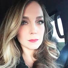 Ellen Hewitt (@elle_hew)