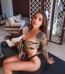 Durante su confinamiento en una habitación durante dos semanas vanessa sierra cuenta que bernard tomic están aburridos de jugar a la consola 11 horas al día, no me lavo el pelo, normalmente tengo peluqueros que me lo hacen. Tennis Bad Boy Bernard Tomic Confirms Romance With Love Island Australia Star And Onlyfans Beauty Vanessa Sierra