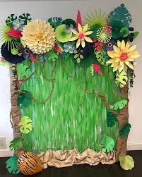 Paperflowers Paperbackdrop Jungle Craft Pasate Por Este Tablero Para Inspirarte Con Miles De Pines Cre Jungle Crafts Safari Decorations Jungle Decorations