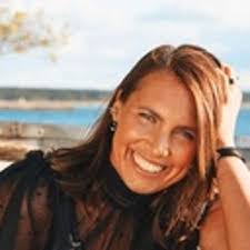 Ashley Ammann's Instagram, Twitter & Facebook