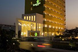 Book Your Stay At Lemon Tree Hotel One Of The Best Hotels In Pune With Bathtub The Hotel Offers Well Equipped Rooms With Com Quality Hotel Hotel House Styles