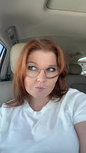 Beth Faust's Instagram, Twitter & Facebook