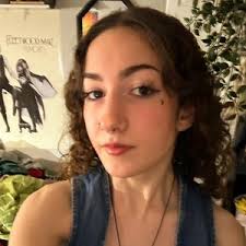 Hannah Herzig (@omgfartsandpee)